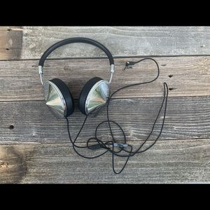 Frends silver headphones